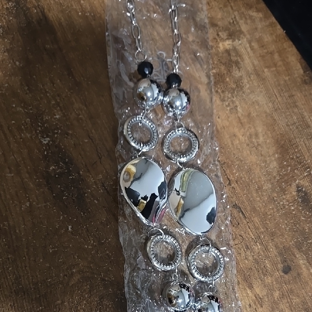 PAPARAZZI legant Silver Necklace